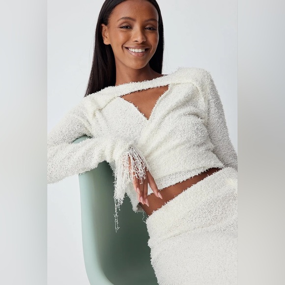 NA-KD Set - Off White Knitted Overlap Fringe Detail Sweater & Skirt - Picture 7 of 11